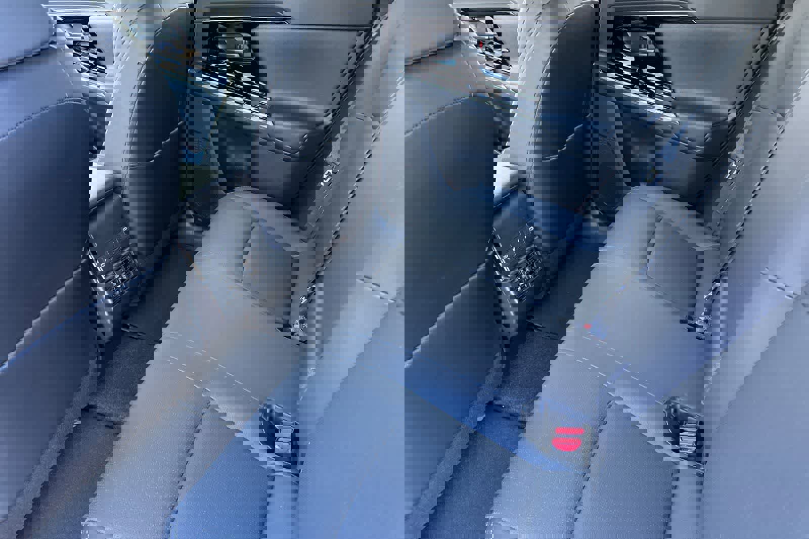 Used 2024 Subaru Solterra Limited image 4