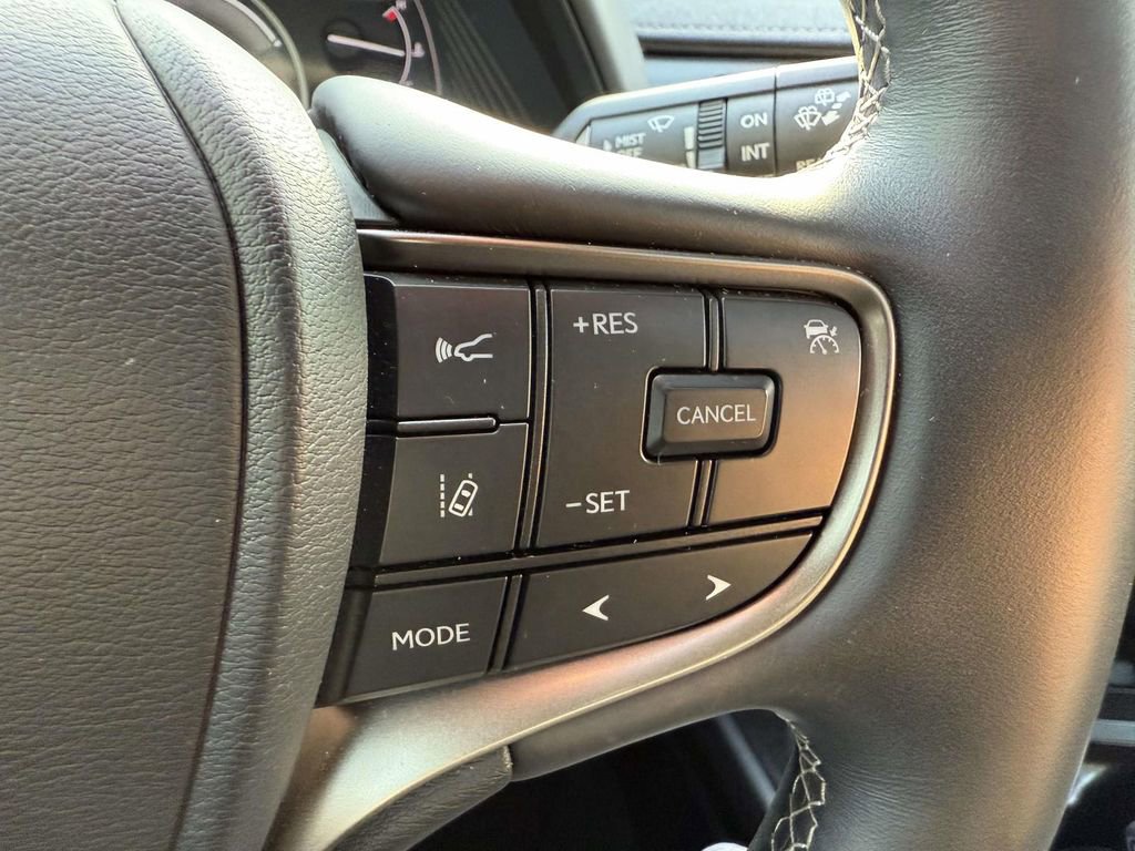 Used 2022 Lexus UX 250h w/ Premium Package image 20