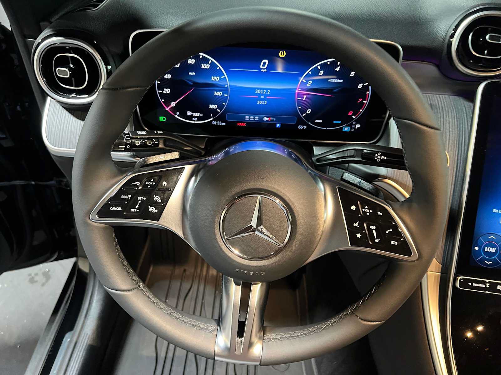 Used 2026 Mercedes-Benz GLC 300 4MATIC image 29