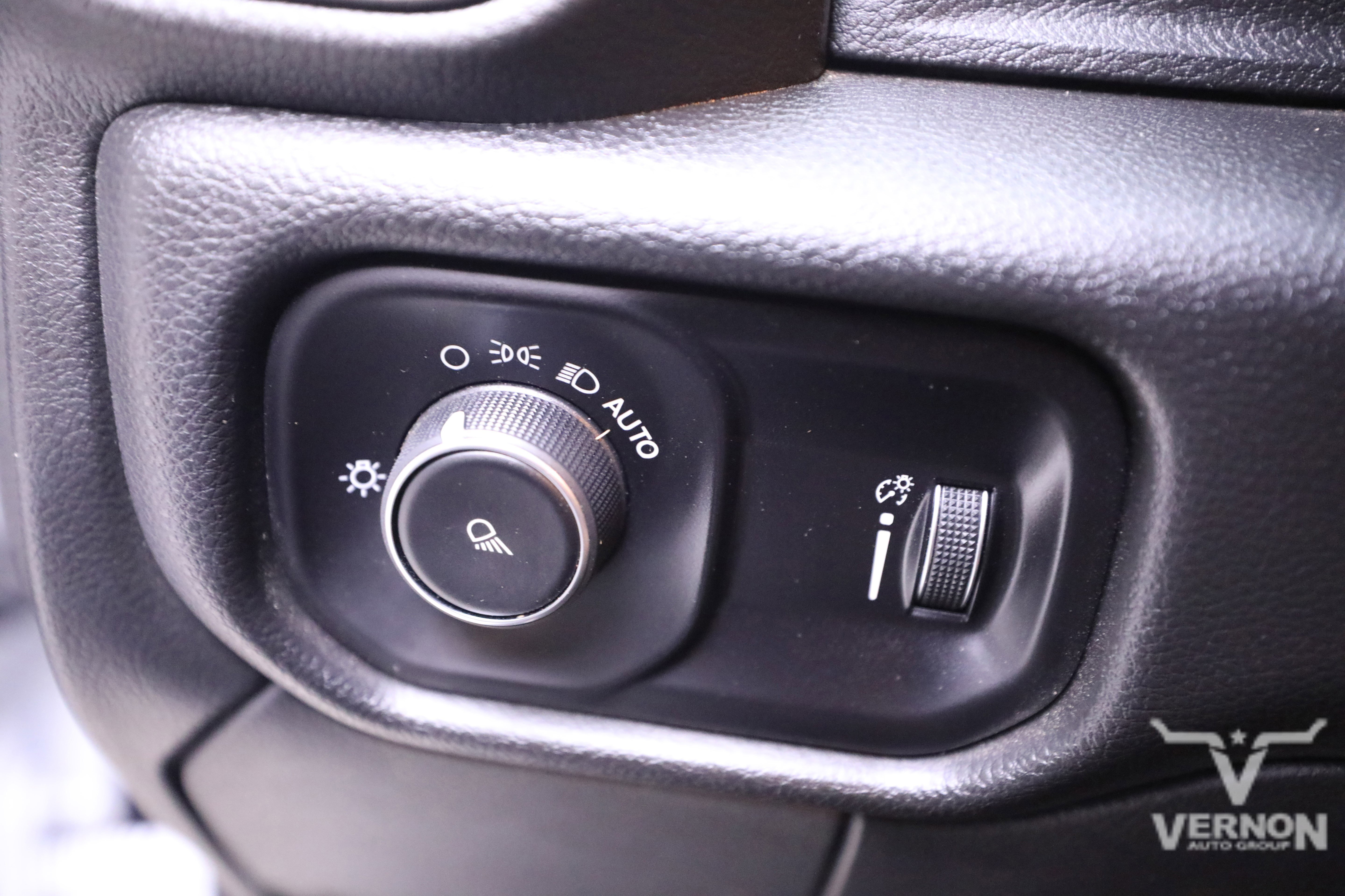 Used 2024 RAM 2500 Tradesman w/ Chrome Appearance Group image 16