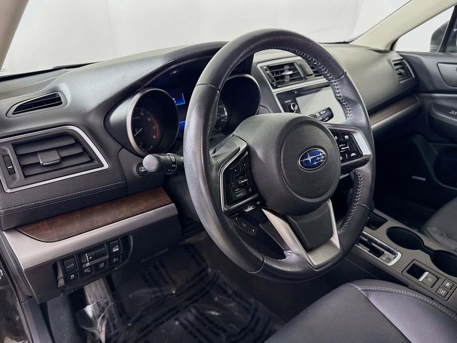 Used 2019 Subaru Outback 2.5i Limited AWD/4WD image 4