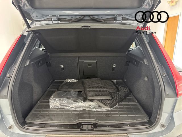 Used 2022 Volvo XC40 T4 R-Design w/ Advanced Package image 14