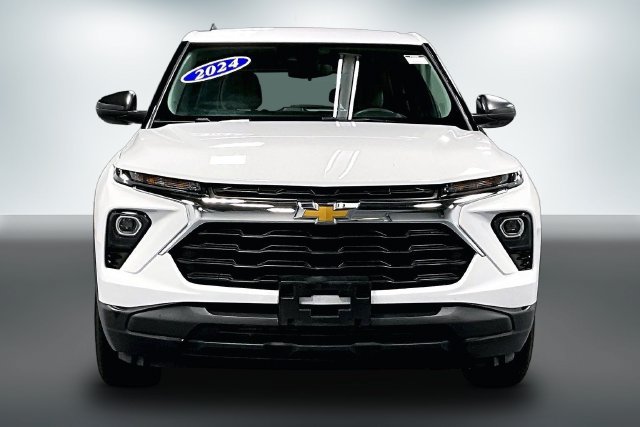 Used 2024 Chevrolet TrailBlazer LS FWD image 2