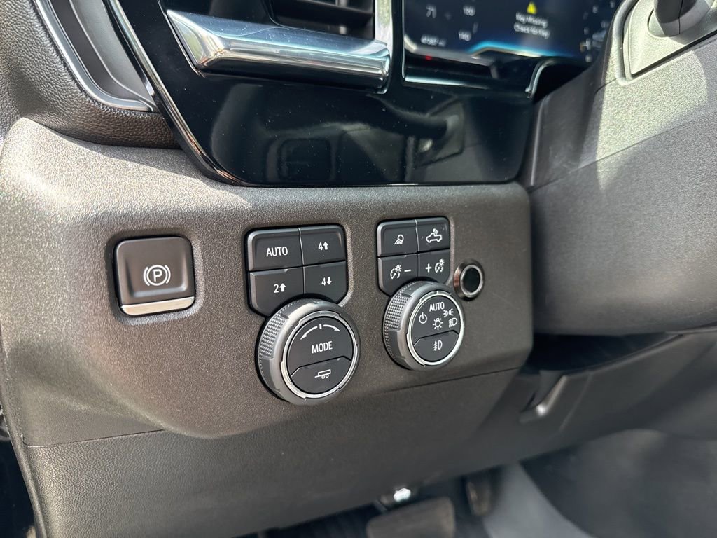 Used 2024 Chevrolet Silverado 3500 LTZ AWD/4WD image 24
