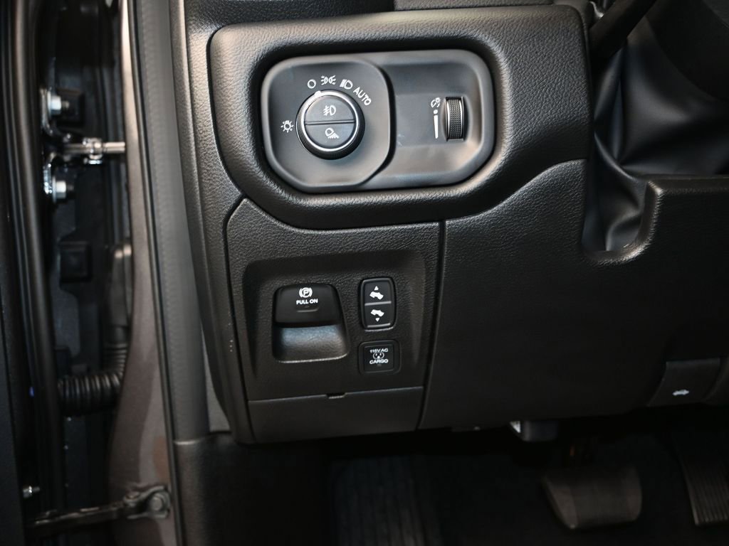 New 2026 RAM 1500 4x4 Crew Cab image 13