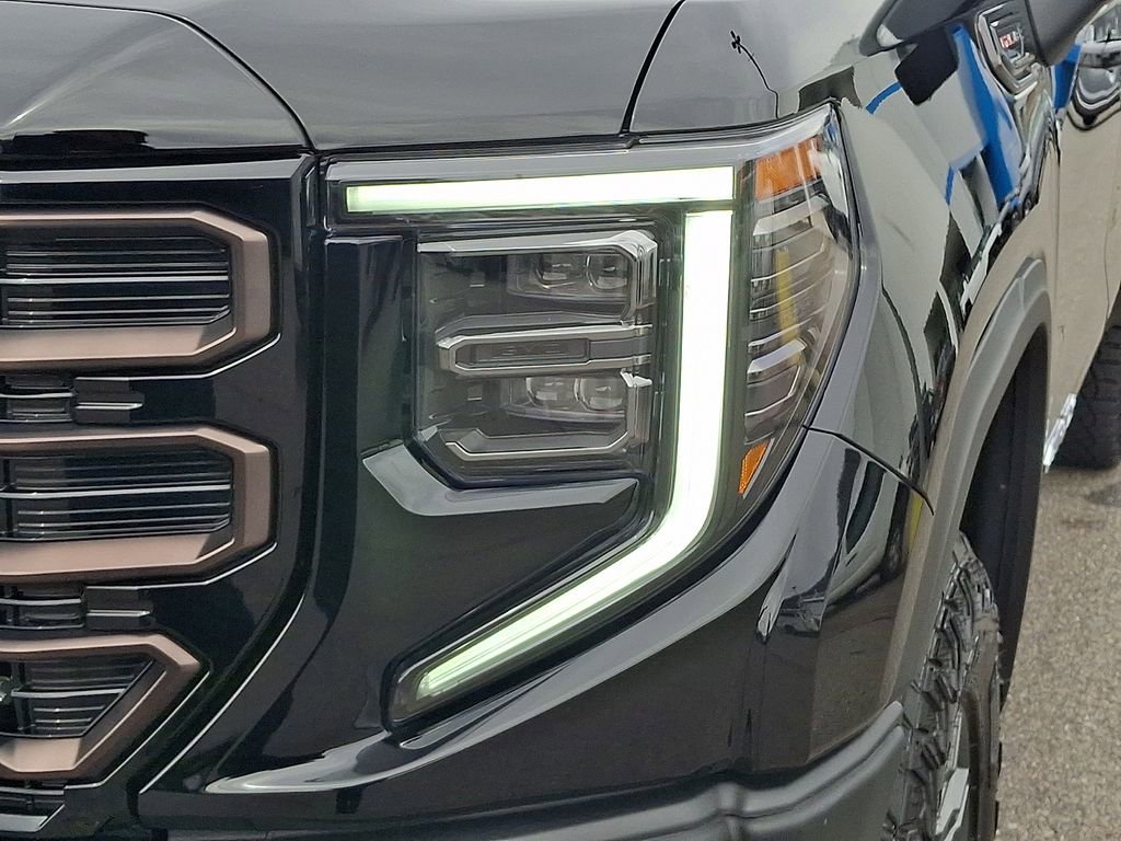 Used 2025 GMC Sierra 1500 AT4X image 9