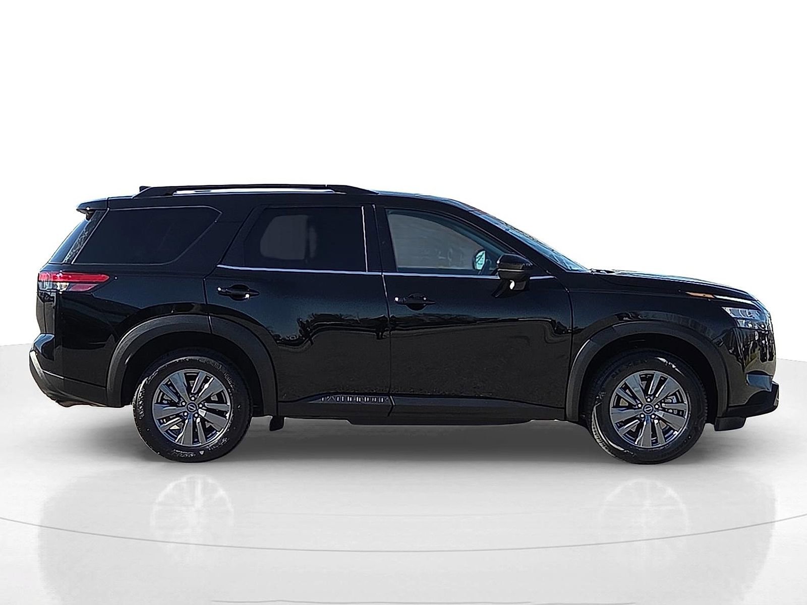 Used 2025 Nissan Pathfinder SV image 6