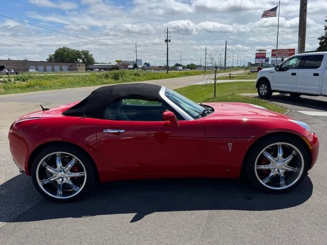 Used 2006 Pontiac Solstice Convertible w/ Premium Package RWD image 28