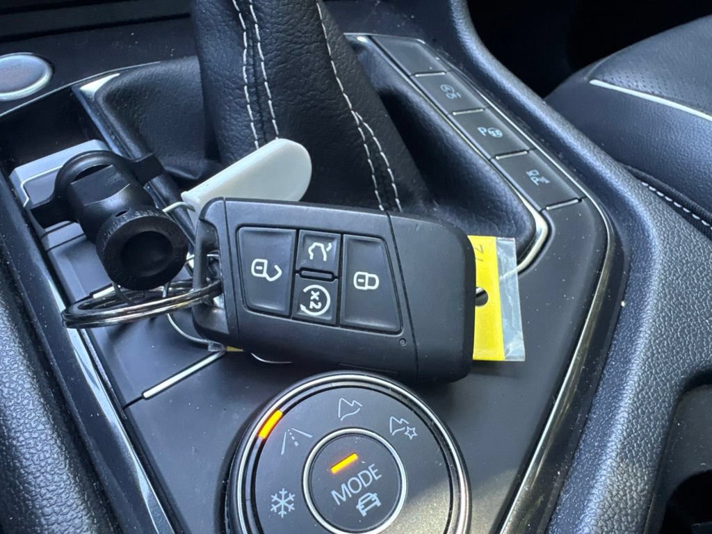 Used 2024 Volkswagen Tiguan SEL R-Line AWD/4WD image 22