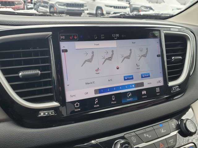 Certified 2024 Chrysler Pacifica Touring-L image 15