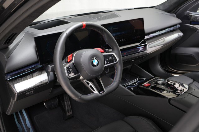 Used 2025 BMW M5 w/ Executive Package image 32