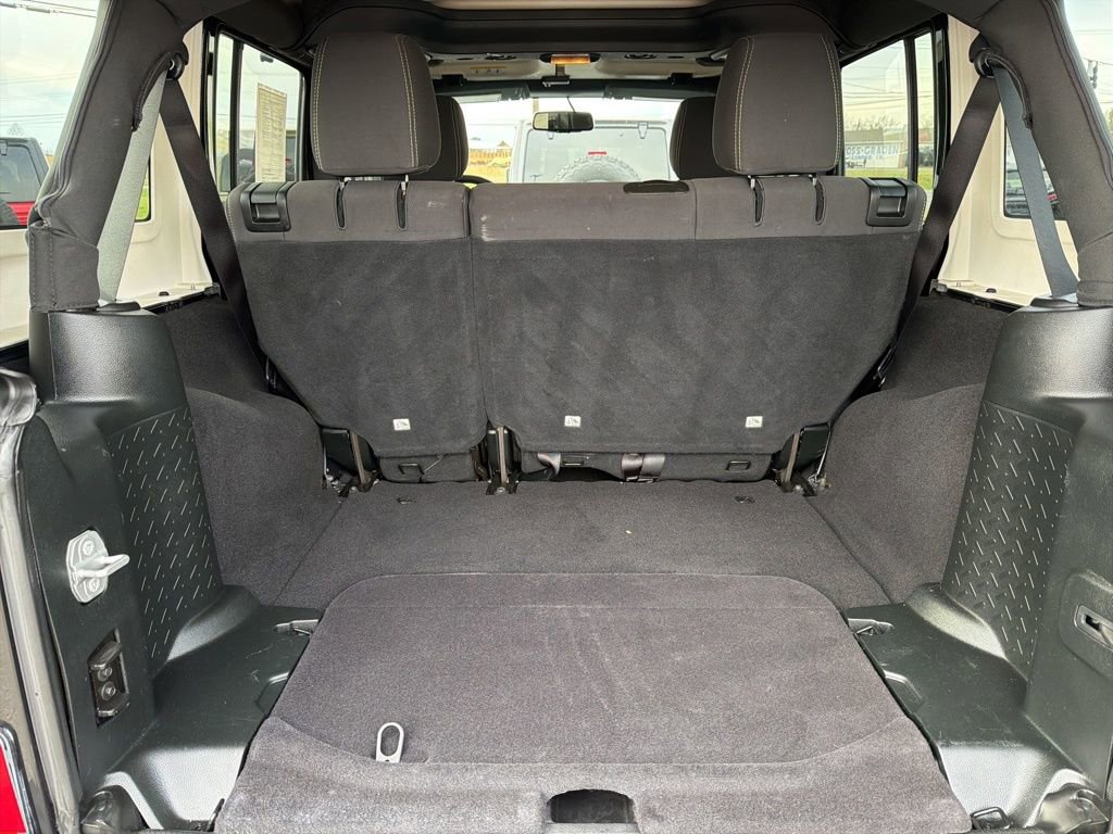 Used 2018 Jeep Wrangler Unlimited Rubicon w/ Connectivity Group image 8