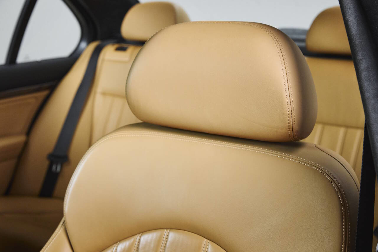 Used 2003 BMW M5 image 40