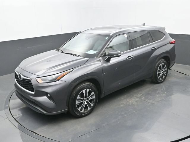 Used 2022 Toyota Highlander XLE image 32