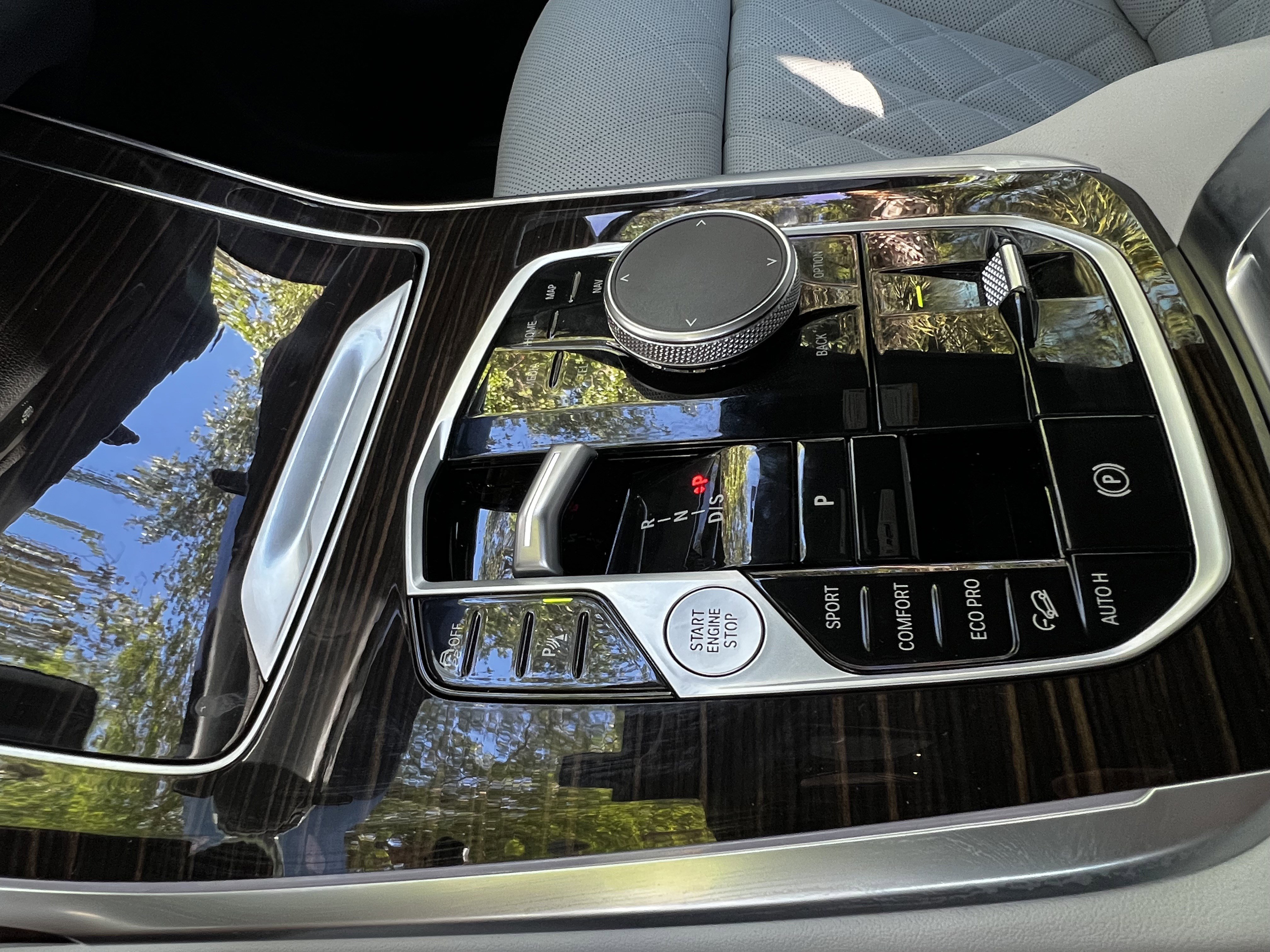 Used 2024 BMW X7 xDrive40i w/ Parking Assistance Package image 28