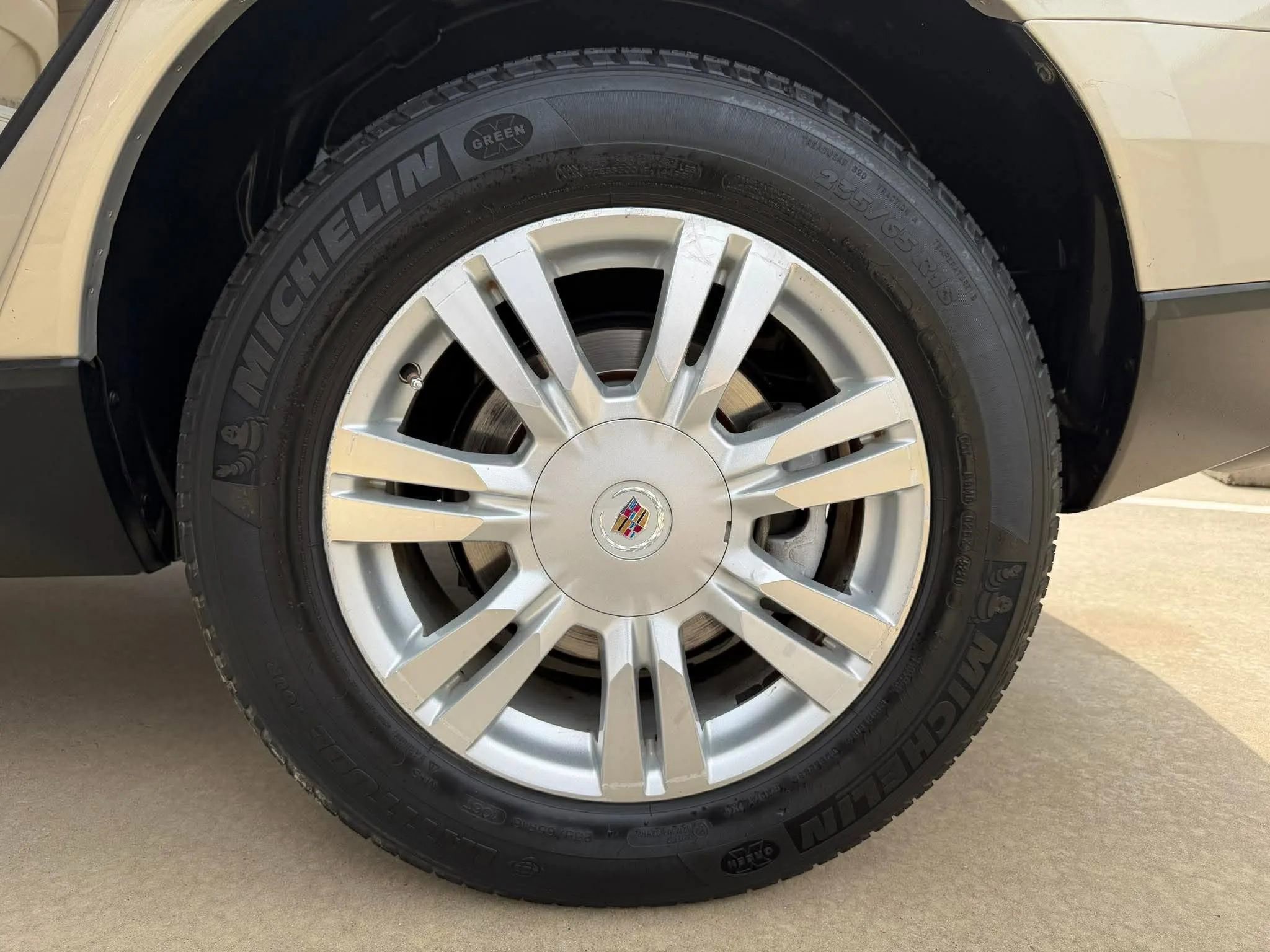 Used 2012 Cadillac SRX Luxury image 29