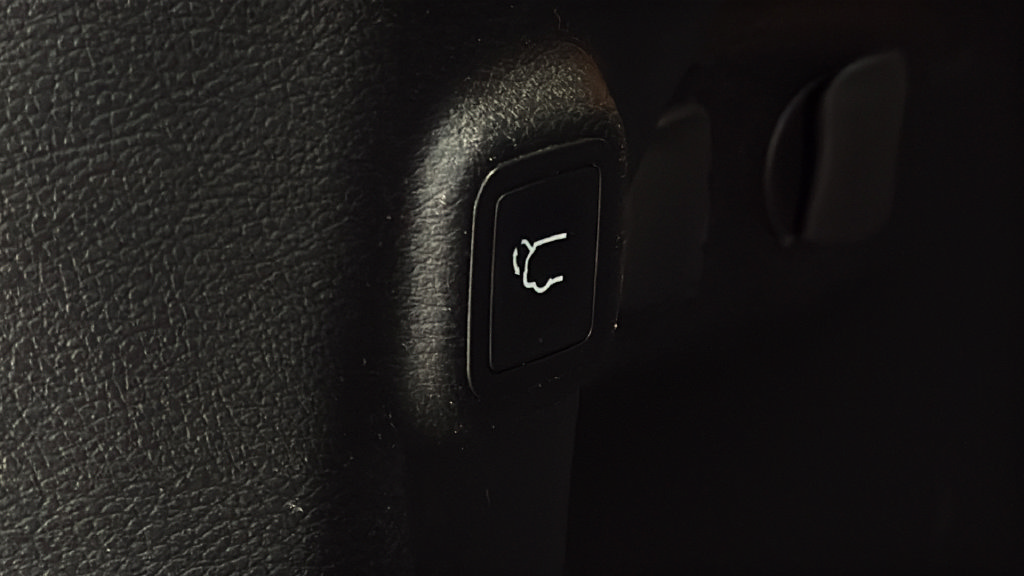Used 2023 Jeep Cherokee Altitude Lux AWD/4WD image 9