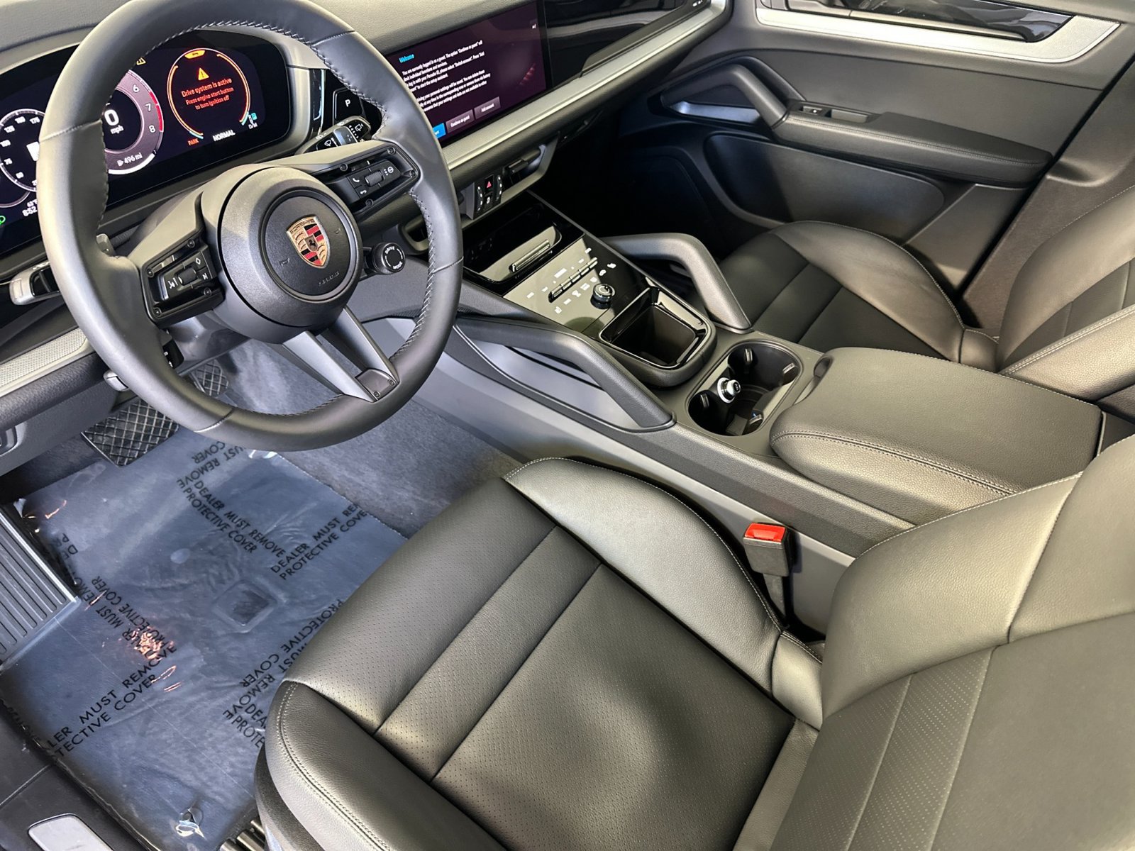 Certified 2025 Porsche Cayenne AWD/4WD image 4