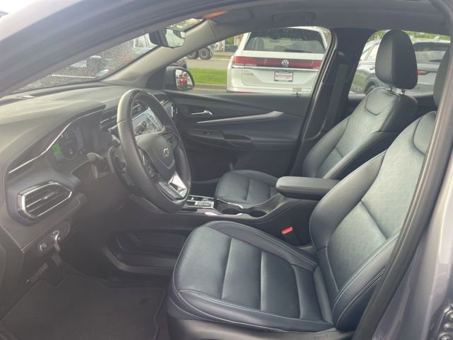 Used 2023 Chevrolet Bolt EUV Premier w/ Sun & Sound Package FWD image 8