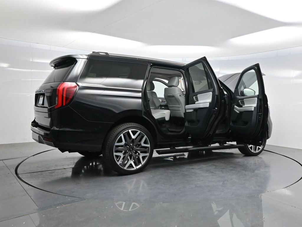 Used 2025 Ford Expedition Platinum w/ Platinum Ultimate Package image 5