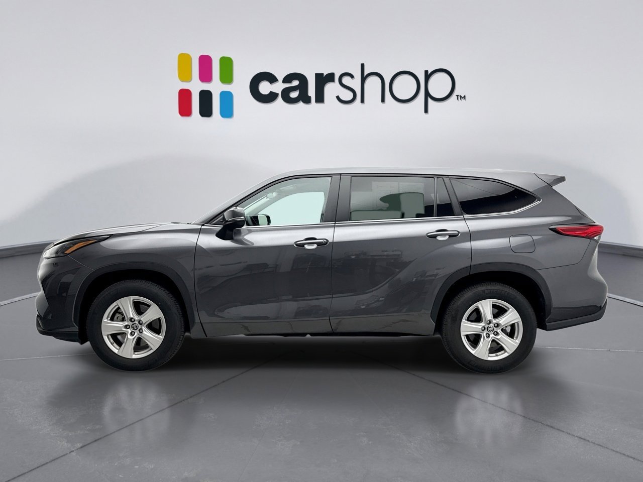 Used 2023 Toyota Highlander L image 2