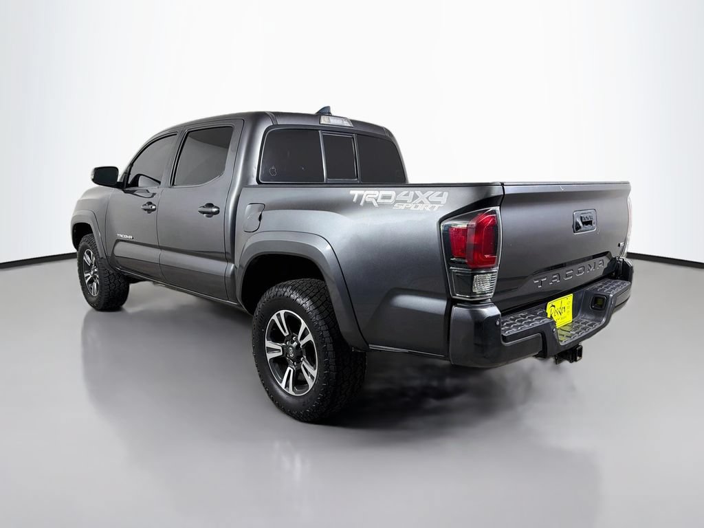 Used 2016 Toyota Tacoma TRD Sport AWD/4WD image 9