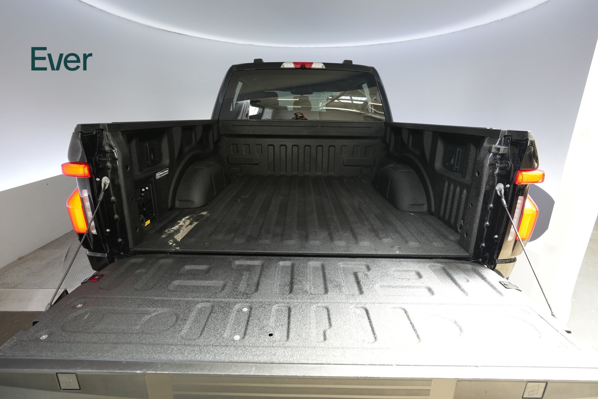 Used 2023 Ford F150 Lightning XLT AWD/4WD image 8