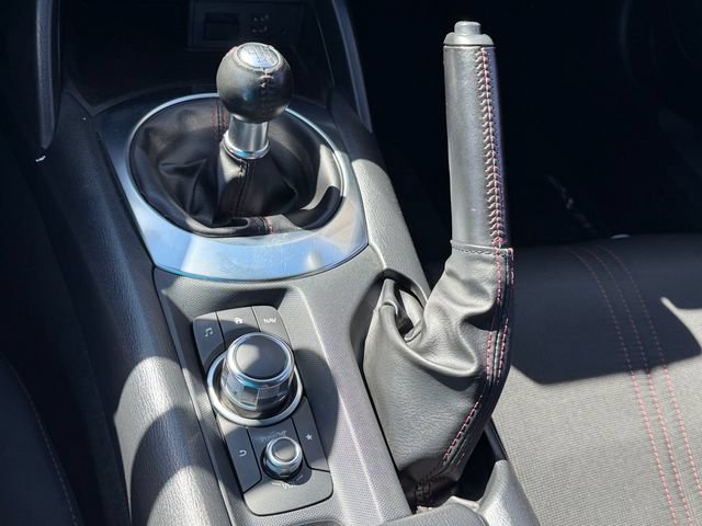 Used 2016 MAZDA MX-5 Miata Club RWD image 17