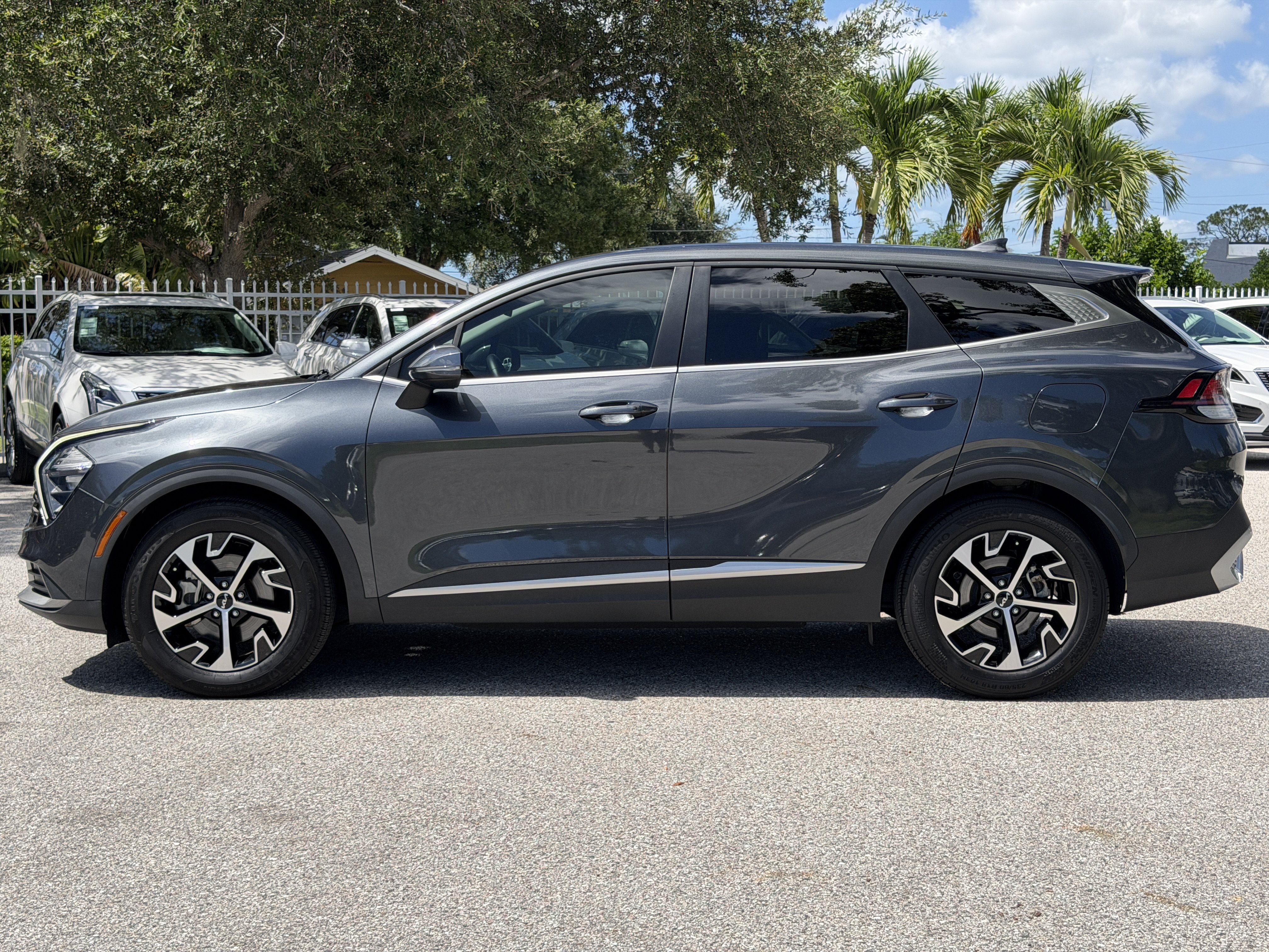 Used 2023 Kia Sportage EX FWD image 4