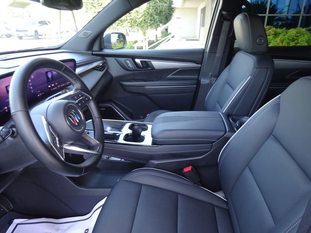 Certified 2025 Buick Enclave Preferred FWD image 16