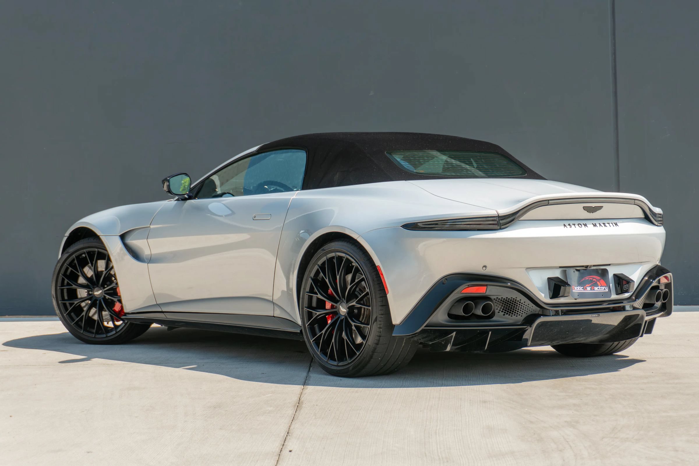 Used 2022 Aston Martin V8 Vantage Roadster RWD image 11