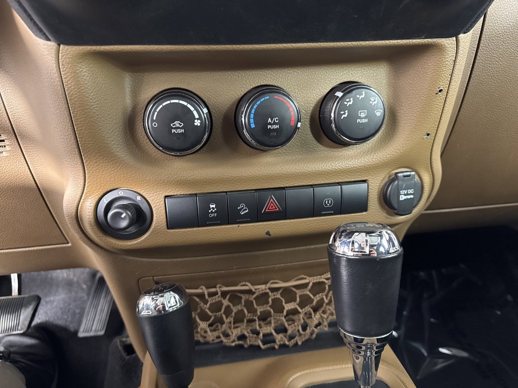 Used 2014 Jeep Wrangler Unlimited Rubicon w/ Max Tow Package image 29