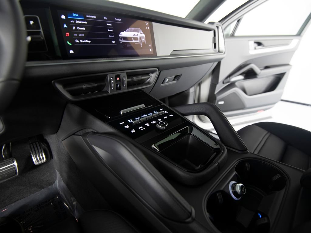 New 2026 Porsche Cayenne S image 27