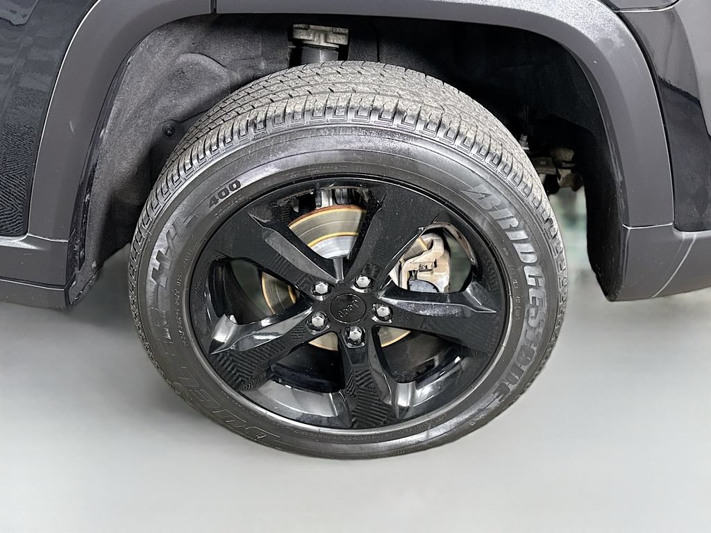 Used 2023 Jeep Grand Cherokee Altitude AWD/4WD image 36