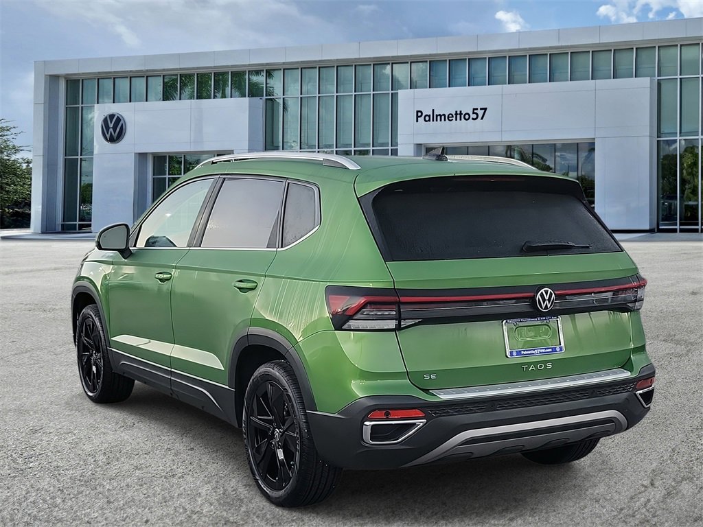 Used 2025 Volkswagen Taos SE w/ Black Wheel Package image 6