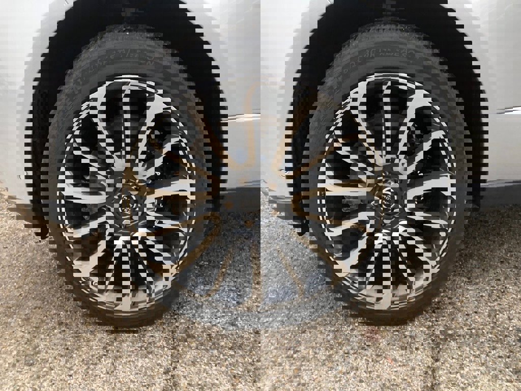 Used 2019 Land Rover Range Rover Long Wheelbase Autobiography image 9