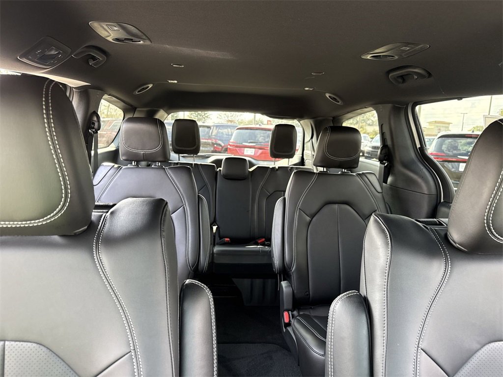 New 2026 Chrysler Pacifica Select image 30
