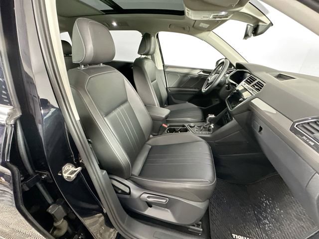 Used 2022 Volkswagen Tiguan SE w/ Panoramic Sunroof Package image 29