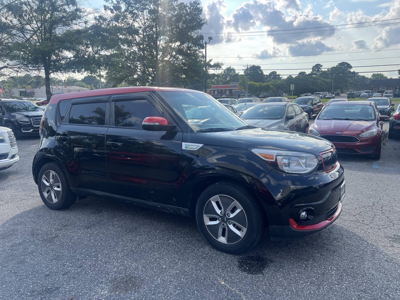 Used 2017 Kia Soul EV + FWD image 4