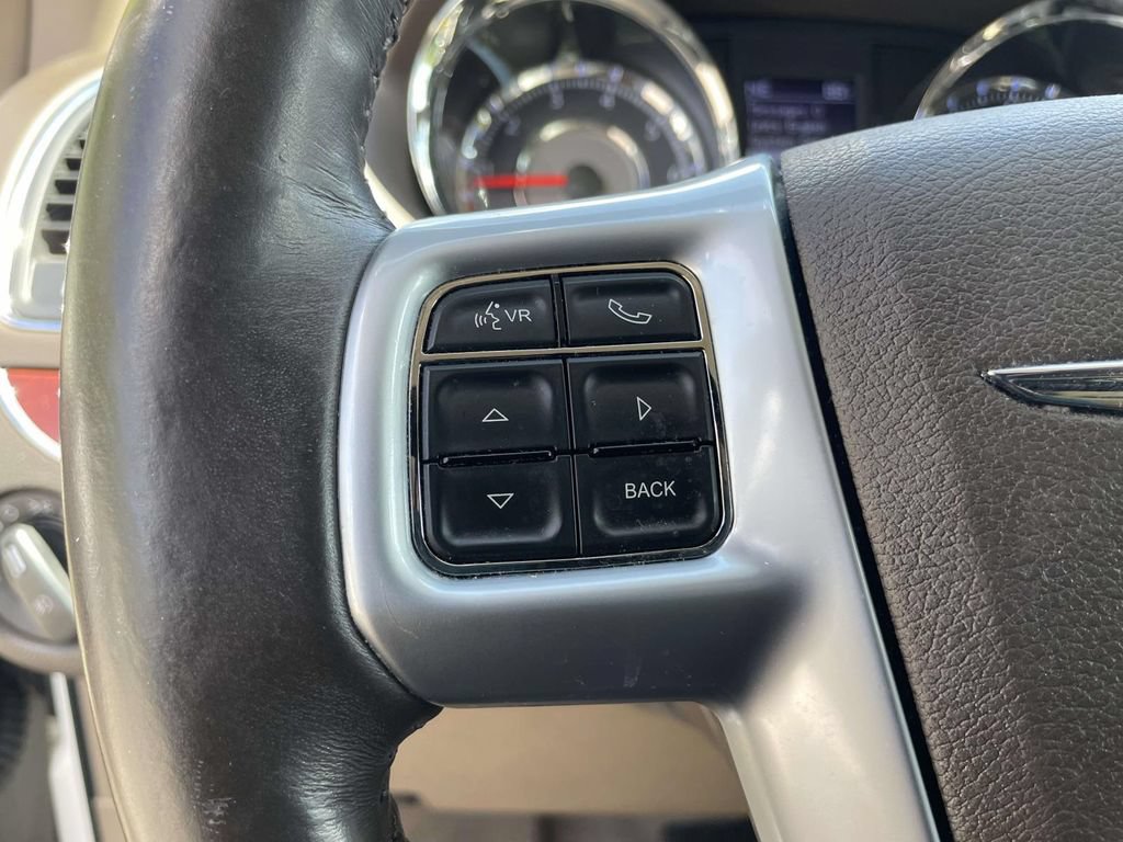 Used 2012 Chrysler Town & Country Limited FWD image 20