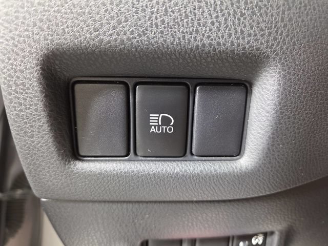 Used 2020 Toyota C-HR Limited FWD image 28