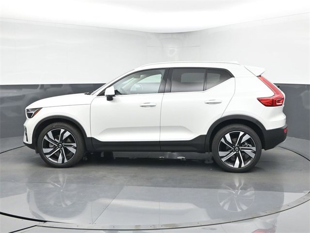 Used 2024 Volvo XC40 B5 Plus w/ Protection Package Premier image 5