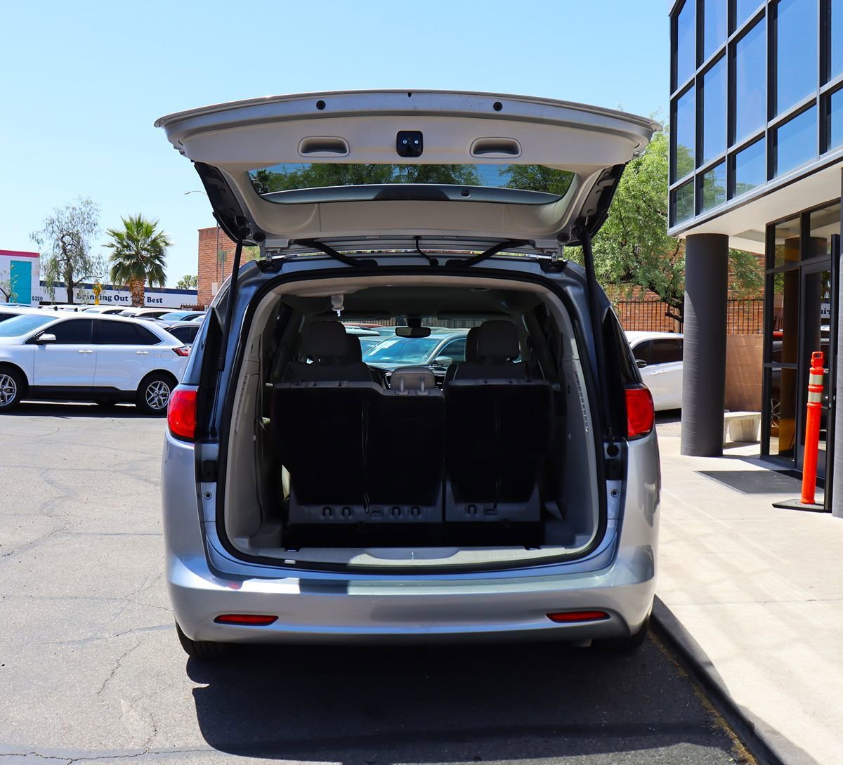 Used 2021 Chrysler Voyager Lxi FWD image 21