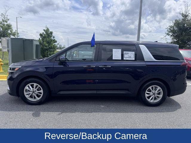 Used 2024 Kia Carnival LX FWD image 4