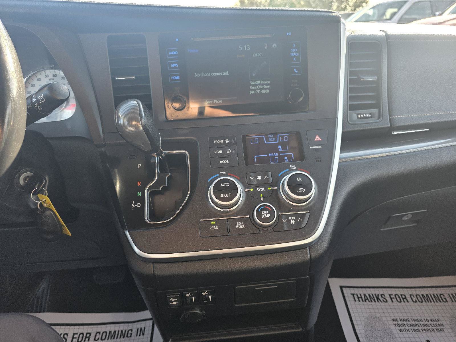 Used 2015 Toyota Sienna SE FWD image 11
