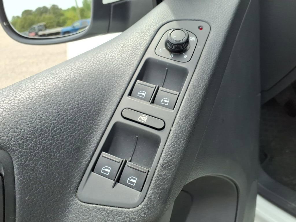 Used 2017 Volkswagen Tiguan S image 9
