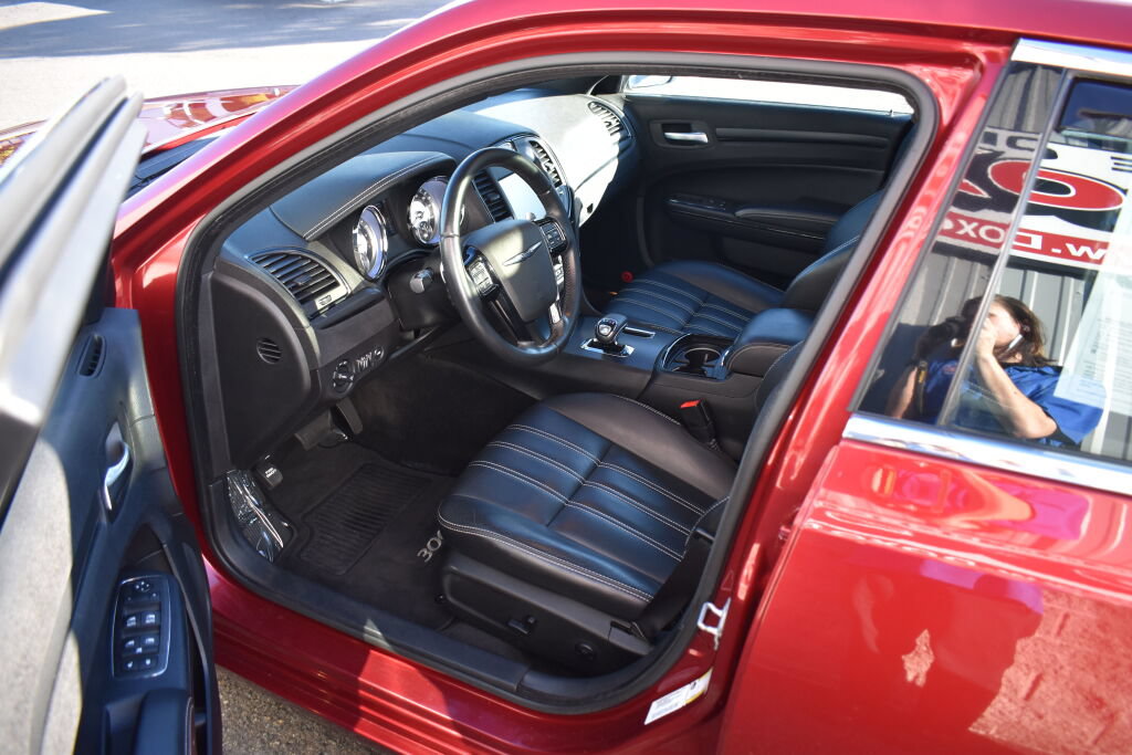 Used 2013 Chrysler 300 S RWD image 18