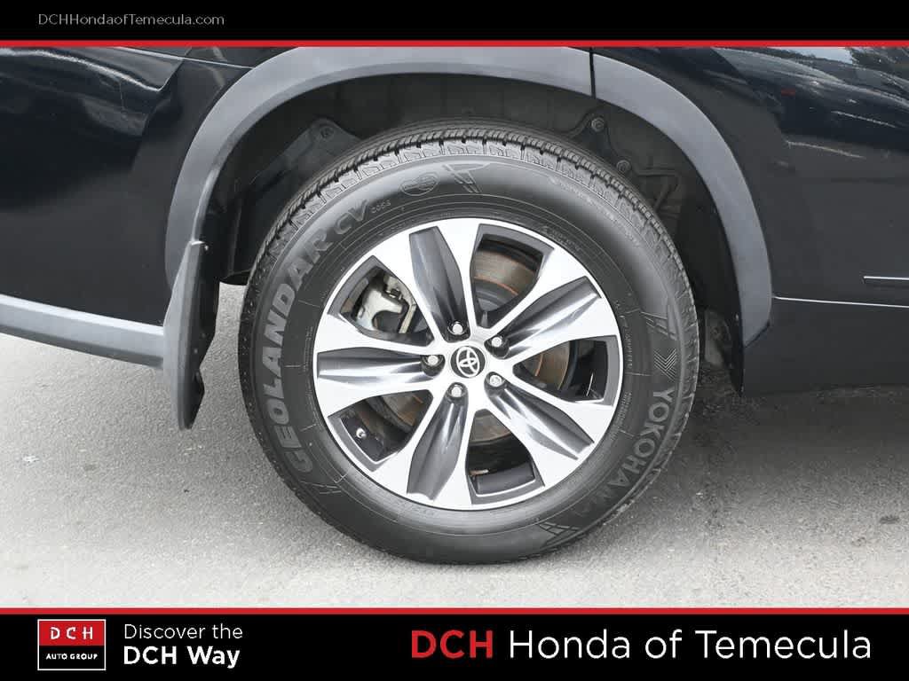 Used 2021 Toyota Highlander XLE FWD image 24