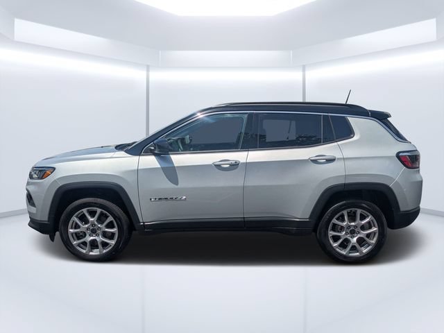 Used 2025 Jeep Compass Limited AWD/4WD image 6