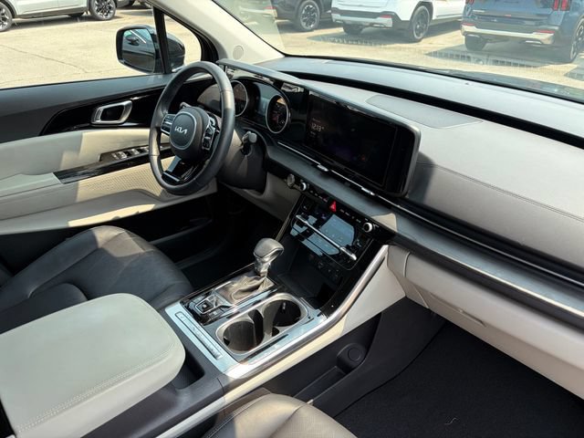 Used 2024 Kia Carnival EX FWD image 7